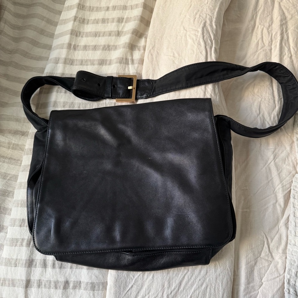 Johnny Farah 100% Leather Shell Satchel Laptop Crossbody Bag